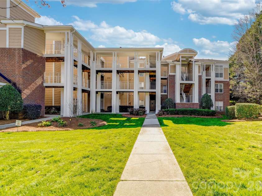 18631 Harborside Drive, Cornelius, NC 28031.  MLS# CAR4349556, YatesRealty ID 15220. 2nd floor with elevator access