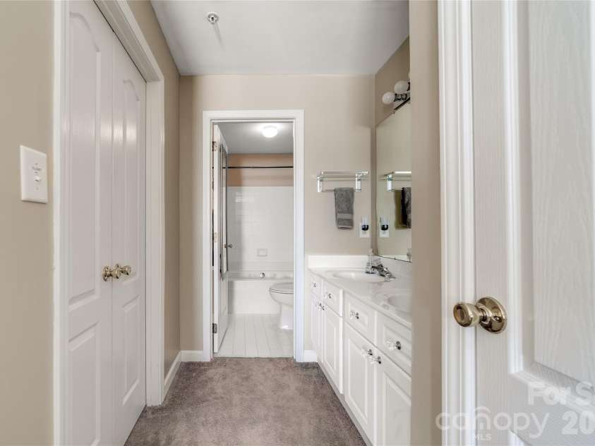 18631 Harborside Drive, Cornelius, NC 28031.  MLS# CAR4349556, YatesRealty ID 15220. 