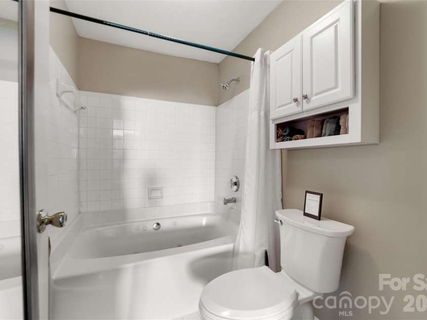 18631 Harborside Drive, Cornelius, NC 28031.  MLS# CAR4349556, YatesRealty ID 15220. 