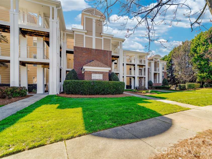 18631 Harborside Drive, Cornelius, NC 28031.  MLS# CAR4349556, YatesRealty ID 15220. 