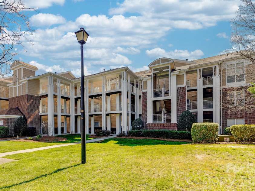 18631 Harborside Drive, Cornelius, NC 28031.  MLS# CAR4349556, YatesRealty ID 15220. 