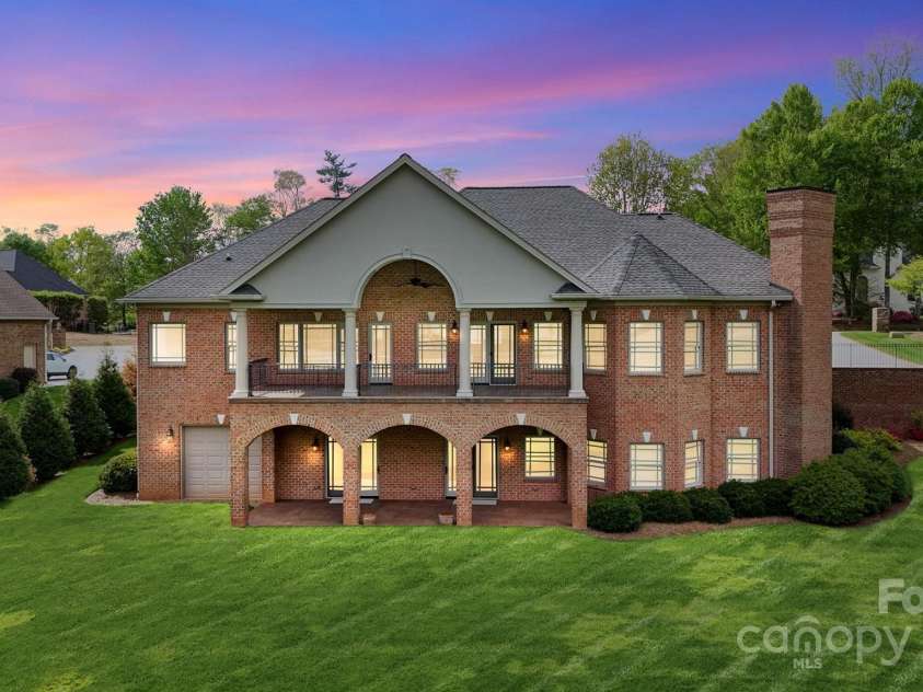 89 Wexford Point, Hickory, NC 28601.  MLS# CAR4250502, YatesRealty ID 15221. 