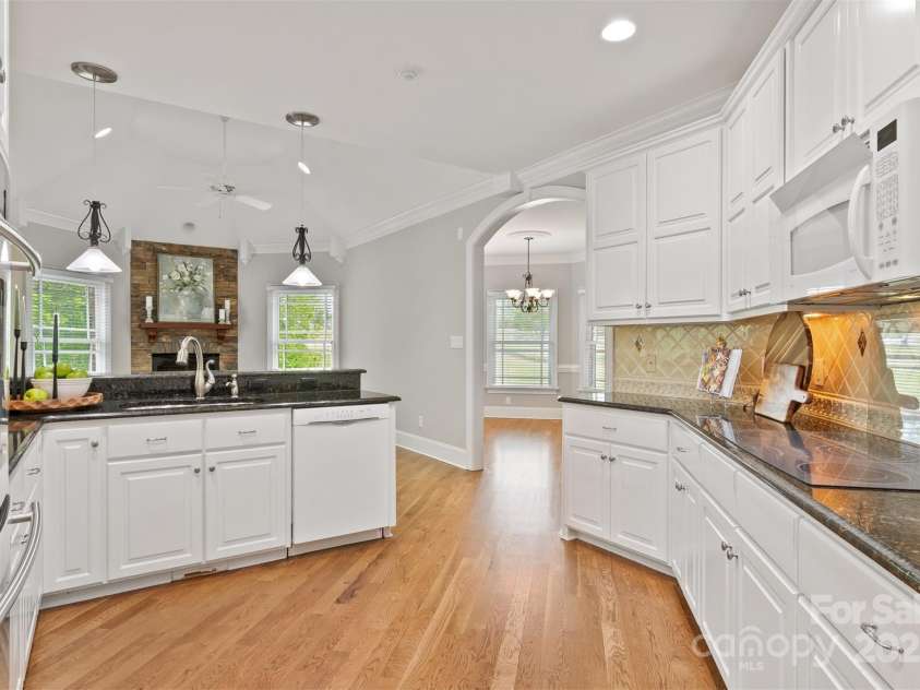 89 Wexford Point, Hickory, NC 28601.  MLS# CAR4250502, YatesRealty ID 15221. 