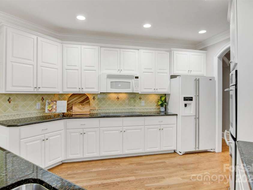 89 Wexford Point, Hickory, NC 28601.  MLS# CAR4250502, YatesRealty ID 15221. 