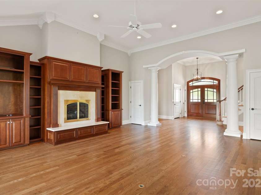 89 Wexford Point, Hickory, NC 28601.  MLS# CAR4250502, YatesRealty ID 15221. Expansive living room Living Room (View 2)with beautiful custom built-ins
