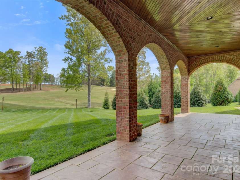 89 Wexford Point, Hickory, NC 28601.  MLS# CAR4250502, YatesRealty ID 15221. Lower Level walk out to back yard and golf course