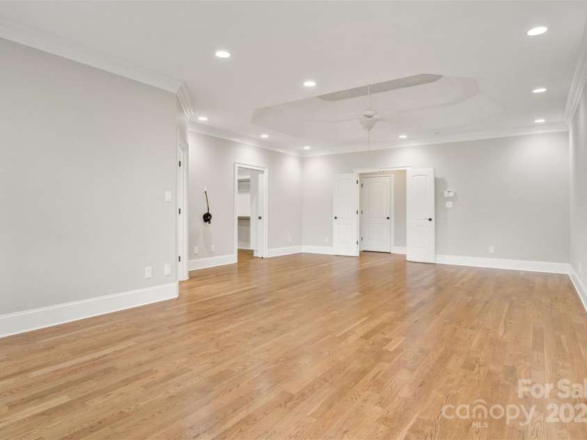 89 Wexford Point, Hickory, NC 28601.  MLS# CAR4250502, YatesRealty ID 15221. Primary Bedroom View 2