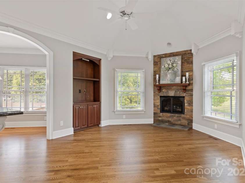 89 Wexford Point, Hickory, NC 28601.  MLS# CAR4250502, YatesRealty ID 15221. View of the keeping room with the breakfast room to the left