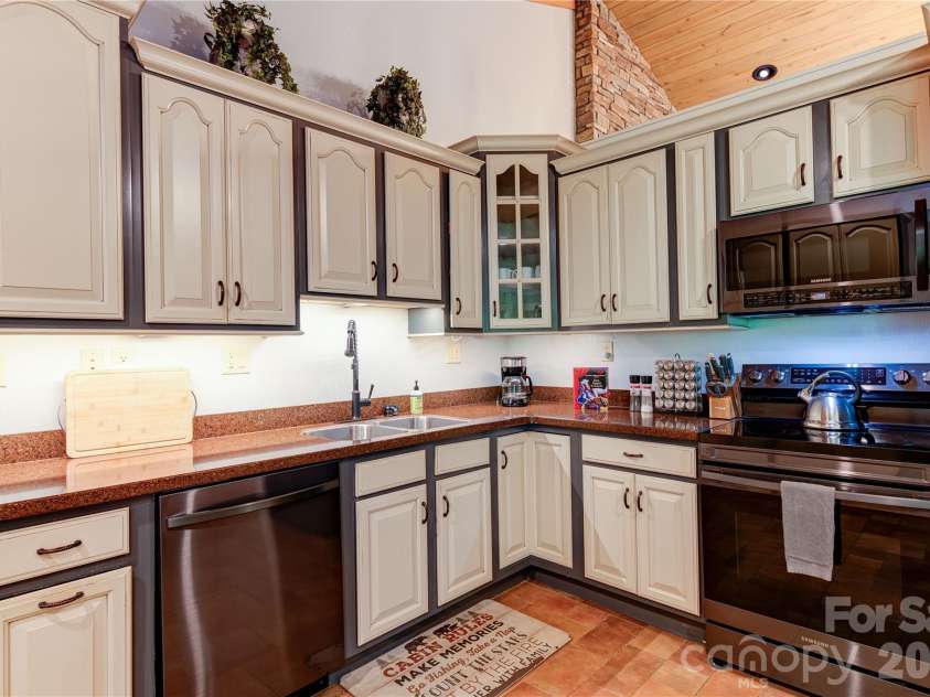97 Circle E Ranch Road, Burnsville, NC 28714.  MLS# CAR4358354, YatesRealty ID 15222. 