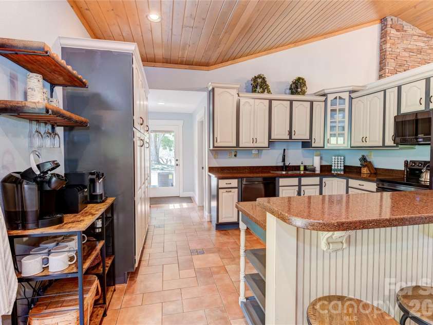 97 Circle E Ranch Road, Burnsville, NC 28714.  MLS# CAR4358354, YatesRealty ID 15222. 