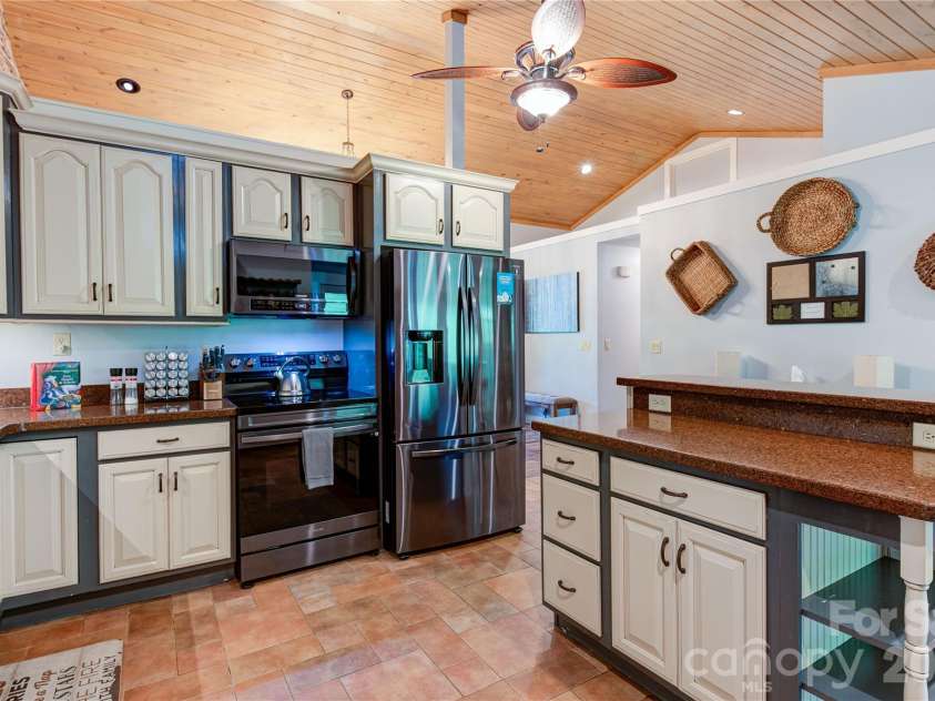 97 Circle E Ranch Road, Burnsville, NC 28714.  MLS# CAR4358354, YatesRealty ID 15222. 