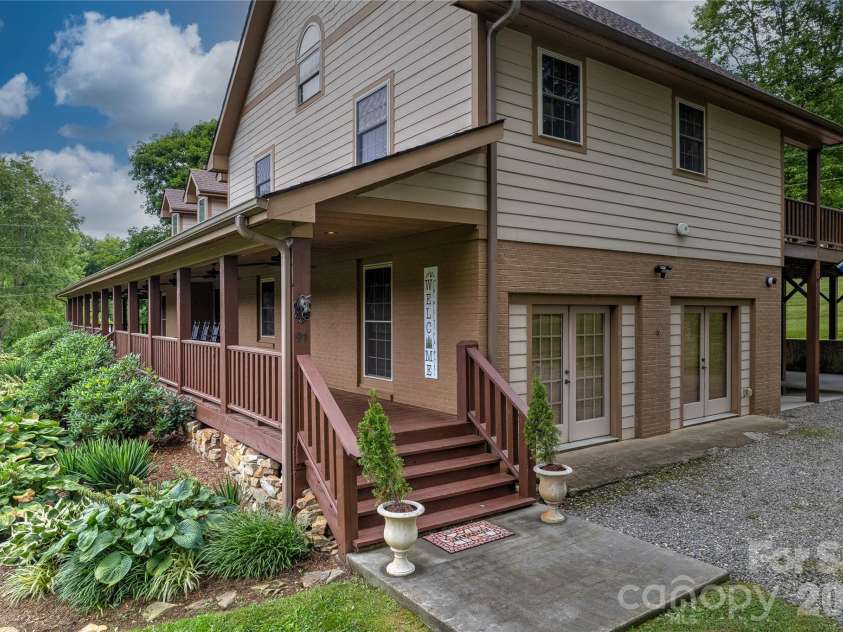 97 Circle E Ranch Road, Burnsville, NC 28714.  MLS# CAR4358354, YatesRealty ID 15222. 