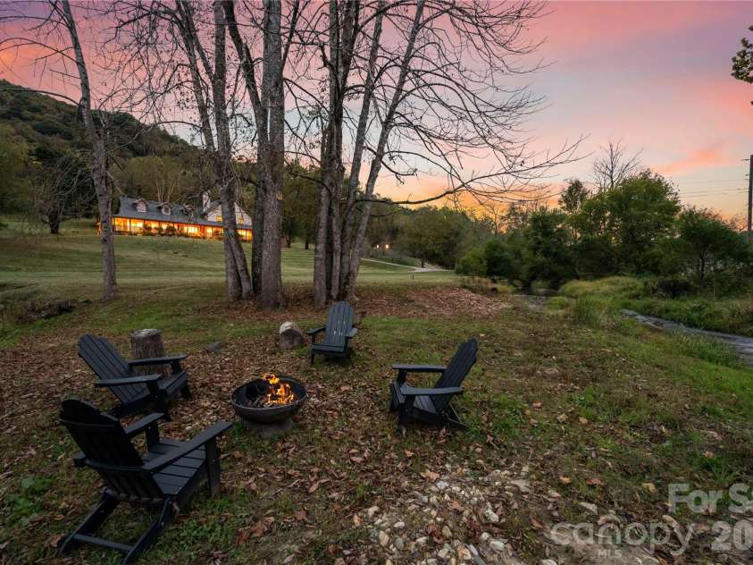 97 Circle E Ranch Road, Burnsville, NC 28714.  MLS# CAR4358354, YatesRealty ID 15222. 