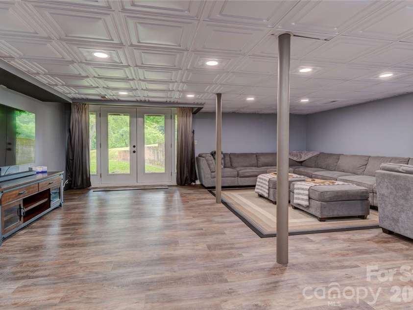 97 Circle E Ranch Road, Burnsville, NC 28714.  MLS# CAR4358354, YatesRealty ID 15222. Basement
