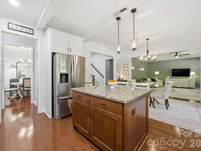 1223 Clover Lane, Matthews, NC 28104.  MLS# CAR4368335, YatesRealty ID 15224. 