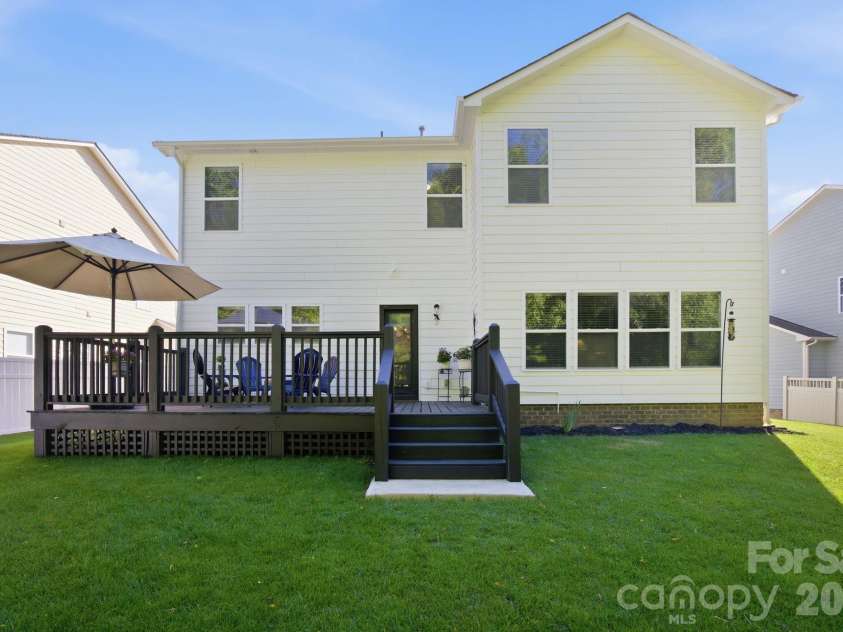 1223 Clover Lane, Matthews, NC 28104.  MLS# CAR4368335, YatesRealty ID 15224. 