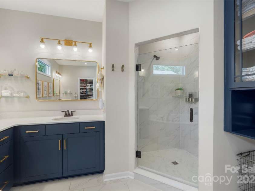 5050 Havencrest Drive, Fort Mill, SC 29715.  MLS# CAR4261068, YatesRealty ID 15224. Frameless glass shower entry.