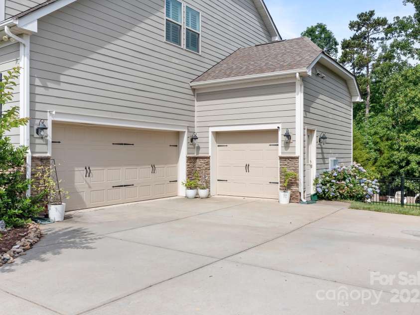 10911 Skymont Drive, Huntersville, NC 28078.  MLS# CAR4258889, YatesRealty ID 15225. 