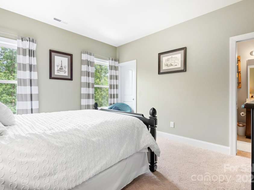 10911 Skymont Drive, Huntersville, NC 28078.  MLS# CAR4258889, YatesRealty ID 15225. 