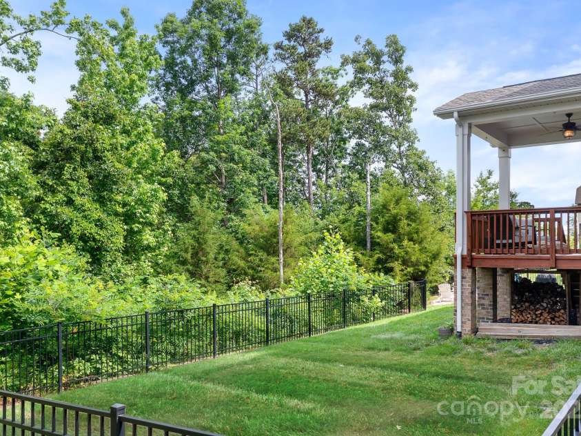 10911 Skymont Drive, Huntersville, NC 28078.  MLS# CAR4258889, YatesRealty ID 15225. 