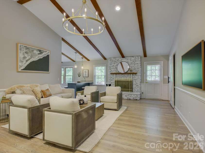 424 Walnut Point Drive, Matthews, NC 28105.  MLS# CAR4371680, YatesRealty ID 15225. 