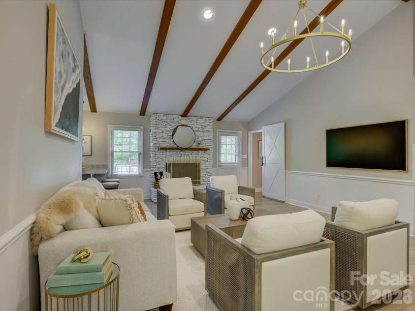 424 Walnut Point Drive, Matthews, NC 28105.  MLS# CAR4371680, YatesRealty ID 15225. 