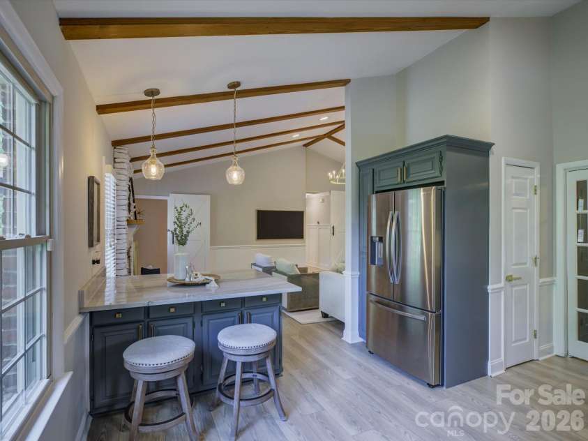 424 Walnut Point Drive, Matthews, NC 28105.  MLS# CAR4371680, YatesRealty ID 15225. 