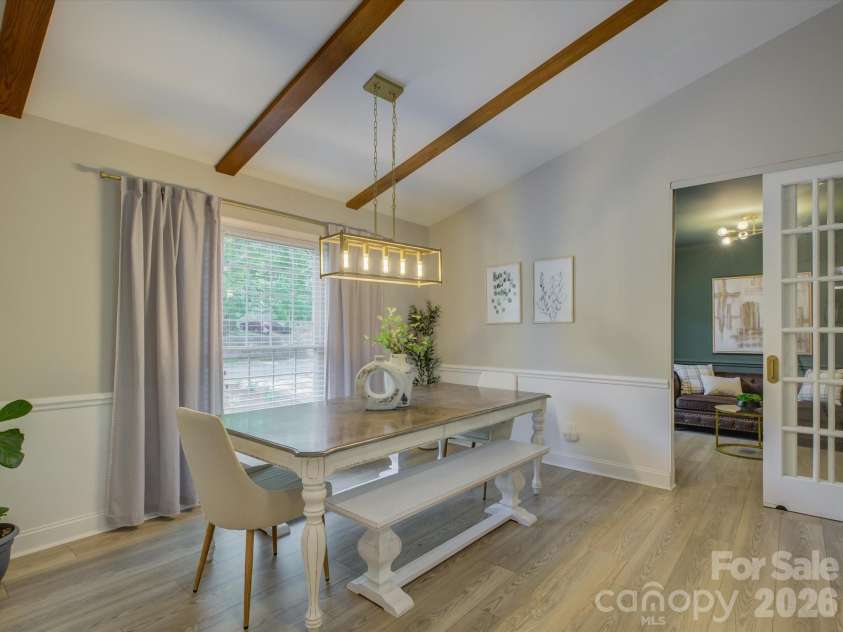 424 Walnut Point Drive, Matthews, NC 28105.  MLS# CAR4371680, YatesRealty ID 15225. 