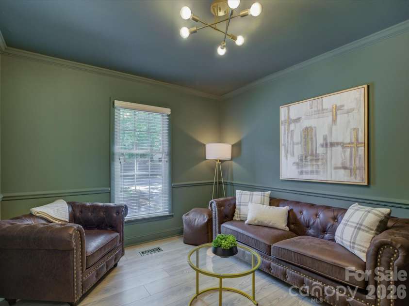 424 Walnut Point Drive, Matthews, NC 28105.  MLS# CAR4371680, YatesRealty ID 15225. 