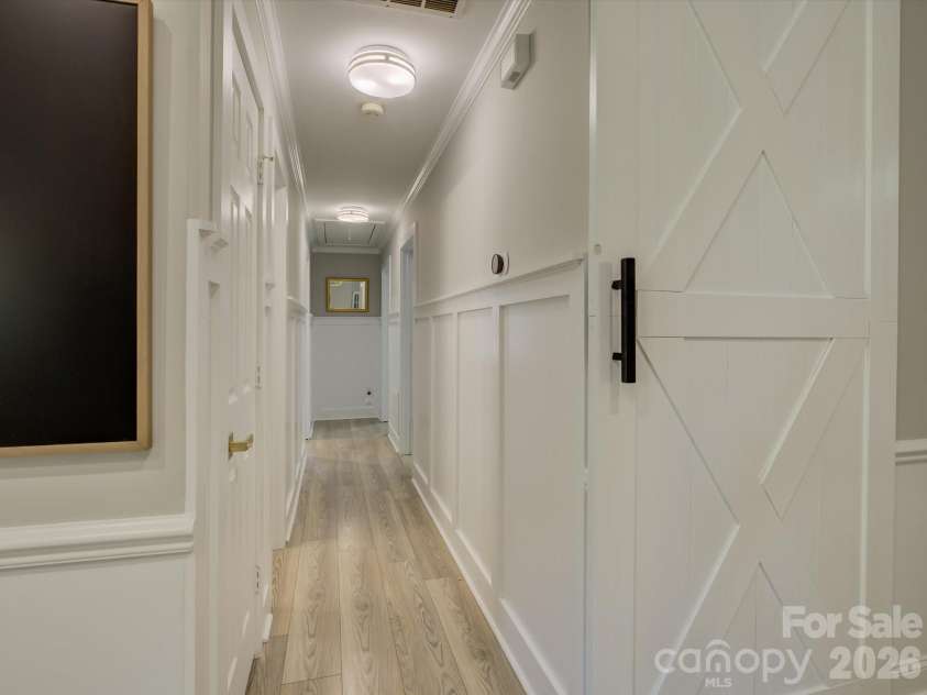 424 Walnut Point Drive, Matthews, NC 28105.  MLS# CAR4371680, YatesRealty ID 15225. 