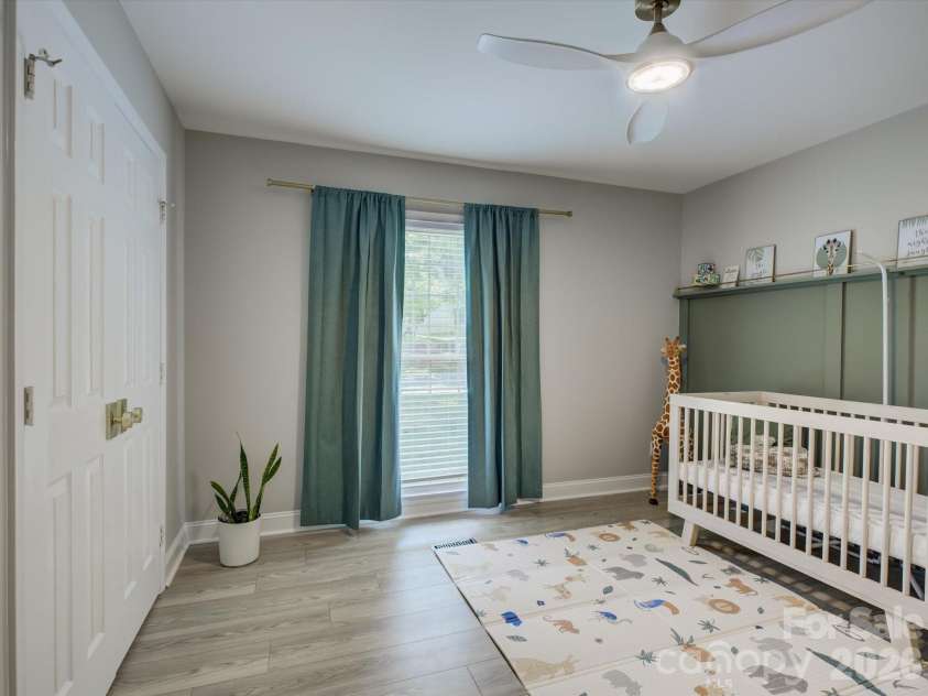 424 Walnut Point Drive, Matthews, NC 28105.  MLS# CAR4371680, YatesRealty ID 15225. 