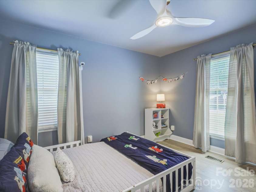 424 Walnut Point Drive, Matthews, NC 28105.  MLS# CAR4371680, YatesRealty ID 15225. 