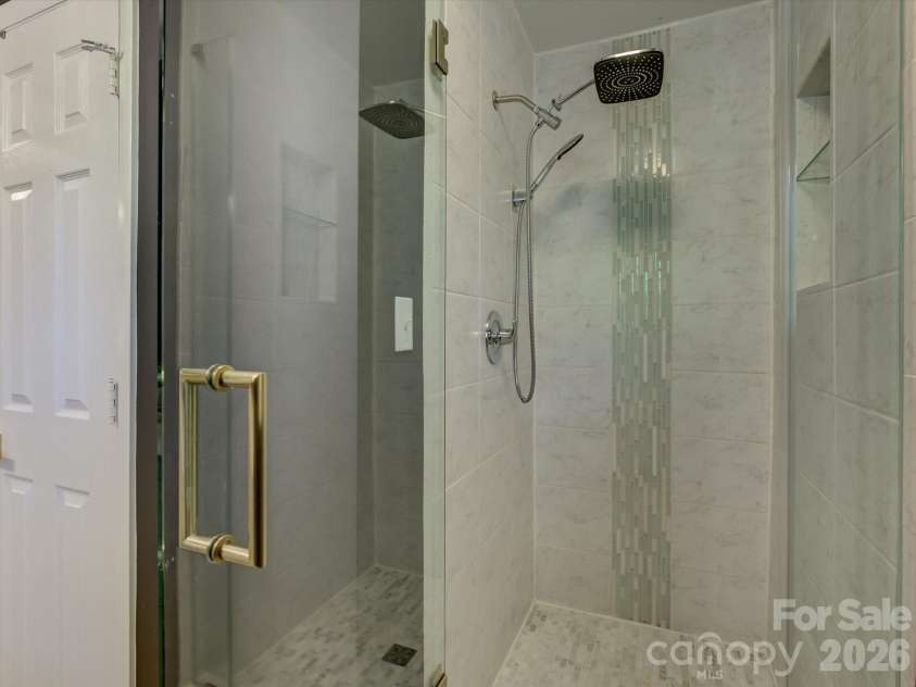 424 Walnut Point Drive, Matthews, NC 28105.  MLS# CAR4371680, YatesRealty ID 15225. 