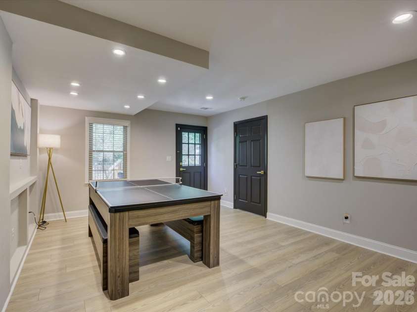 424 Walnut Point Drive, Matthews, NC 28105.  MLS# CAR4371680, YatesRealty ID 15225. 