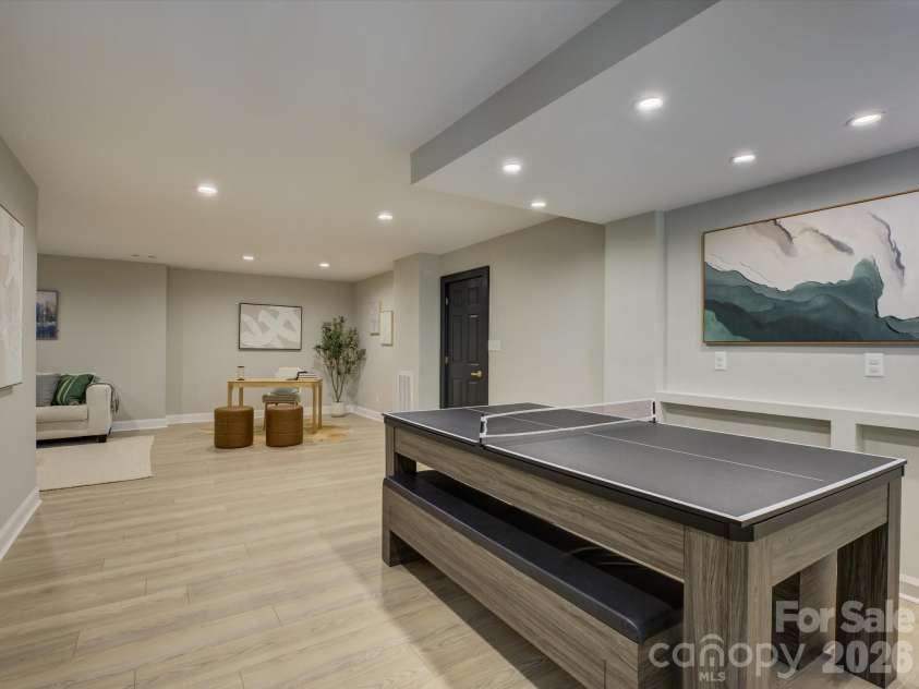 424 Walnut Point Drive, Matthews, NC 28105.  MLS# CAR4371680, YatesRealty ID 15225. 