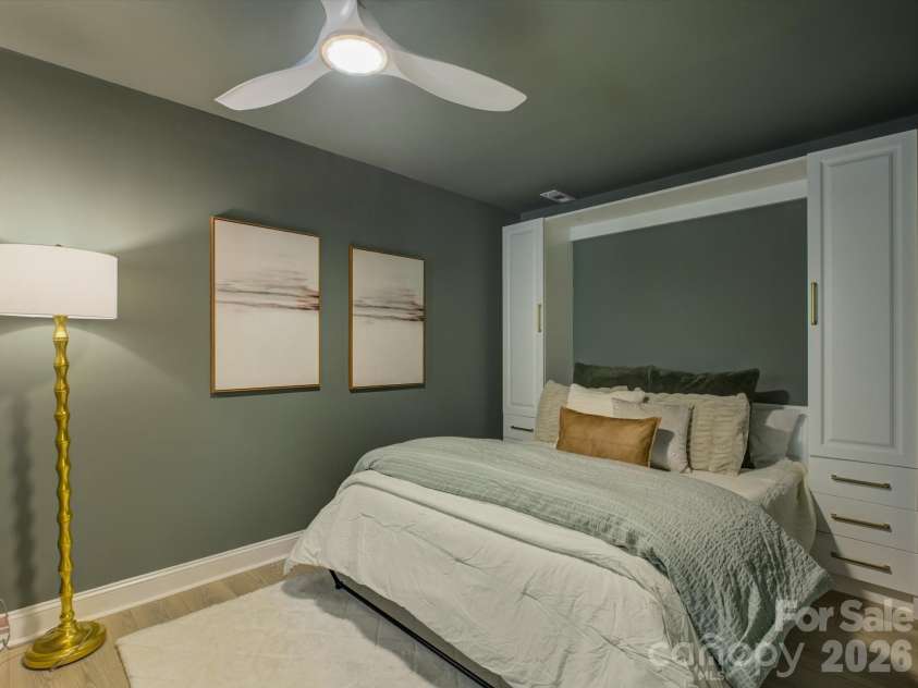 424 Walnut Point Drive, Matthews, NC 28105.  MLS# CAR4371680, YatesRealty ID 15225. 
