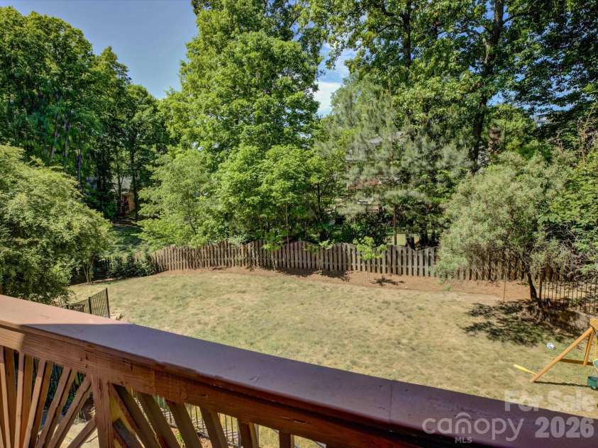 424 Walnut Point Drive, Matthews, NC 28105.  MLS# CAR4371680, YatesRealty ID 15225. 