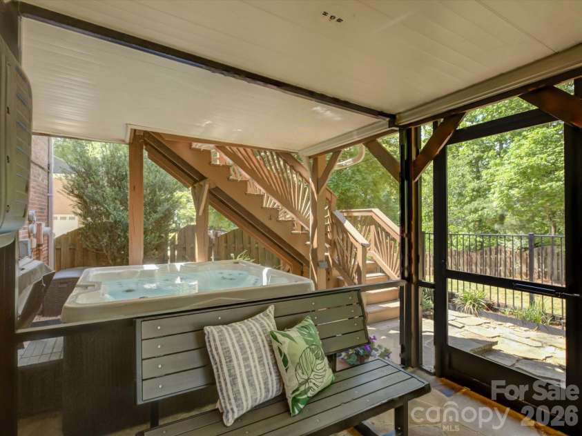 424 Walnut Point Drive, Matthews, NC 28105.  MLS# CAR4371680, YatesRealty ID 15225. 