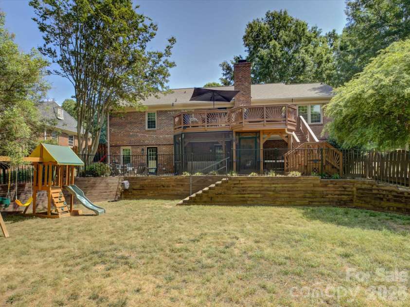 424 Walnut Point Drive, Matthews, NC 28105.  MLS# CAR4371680, YatesRealty ID 15225. 