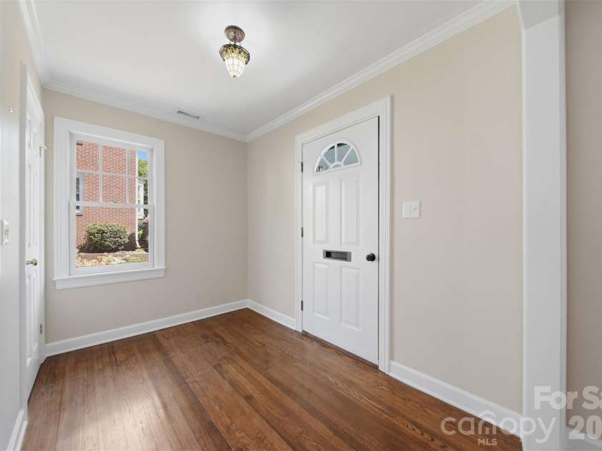 543 5th Street, Hickory, NC 28601.  MLS# CAR4372529, YatesRealty ID 15227. 