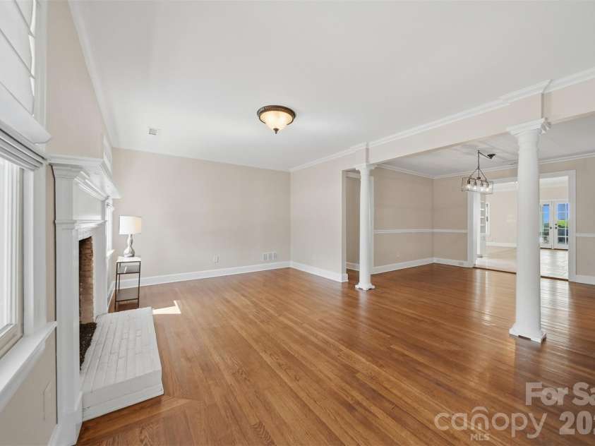 543 5th Street, Hickory, NC 28601.  MLS# CAR4372529, YatesRealty ID 15227. 