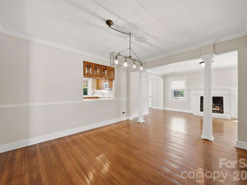543 5th Street, Hickory, NC 28601.  MLS# CAR4372529, YatesRealty ID 15227. 