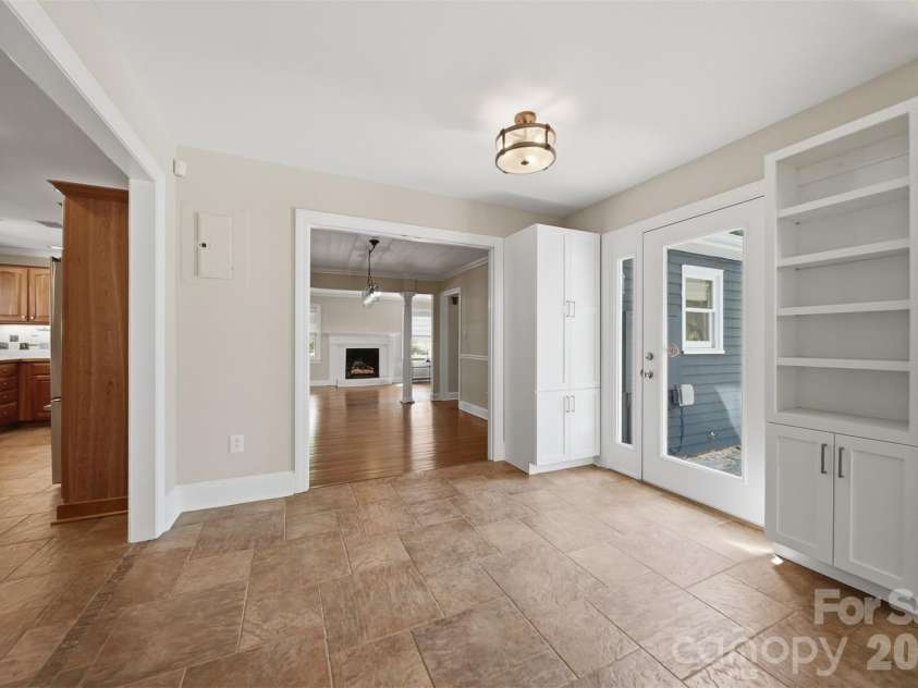 543 5th Street, Hickory, NC 28601.  MLS# CAR4372529, YatesRealty ID 15227. 