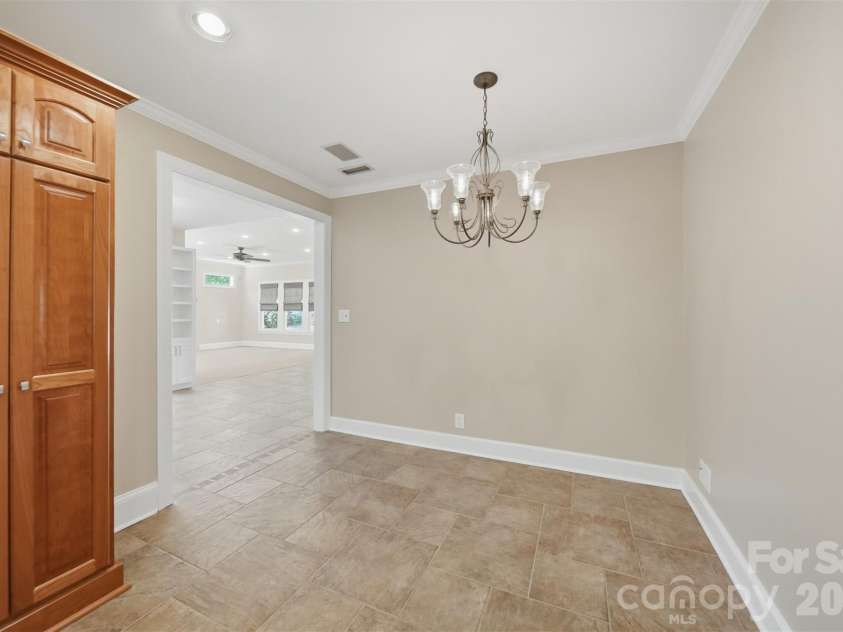 543 5th Street, Hickory, NC 28601.  MLS# CAR4372529, YatesRealty ID 15227. 