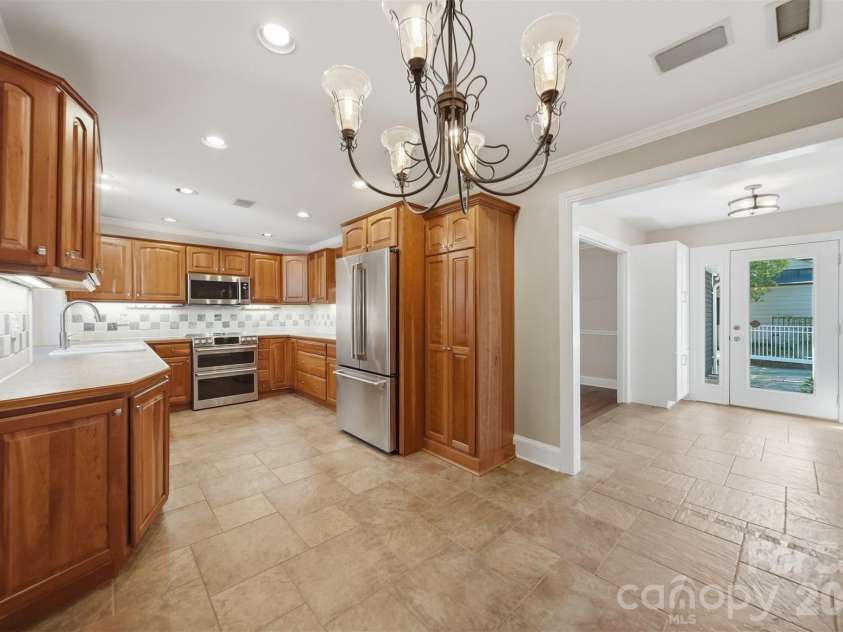 543 5th Street, Hickory, NC 28601.  MLS# CAR4372529, YatesRealty ID 15227. 