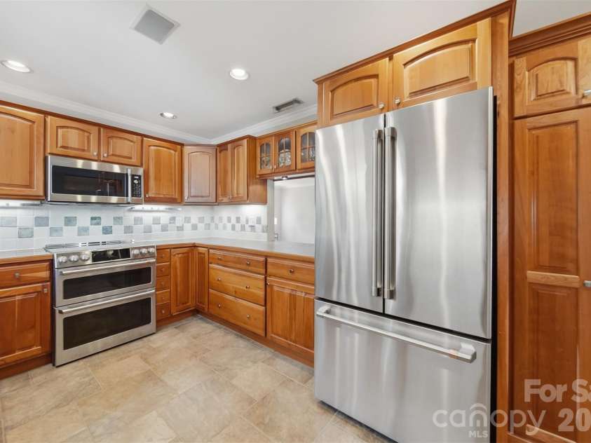 543 5th Street, Hickory, NC 28601.  MLS# CAR4372529, YatesRealty ID 15227. 