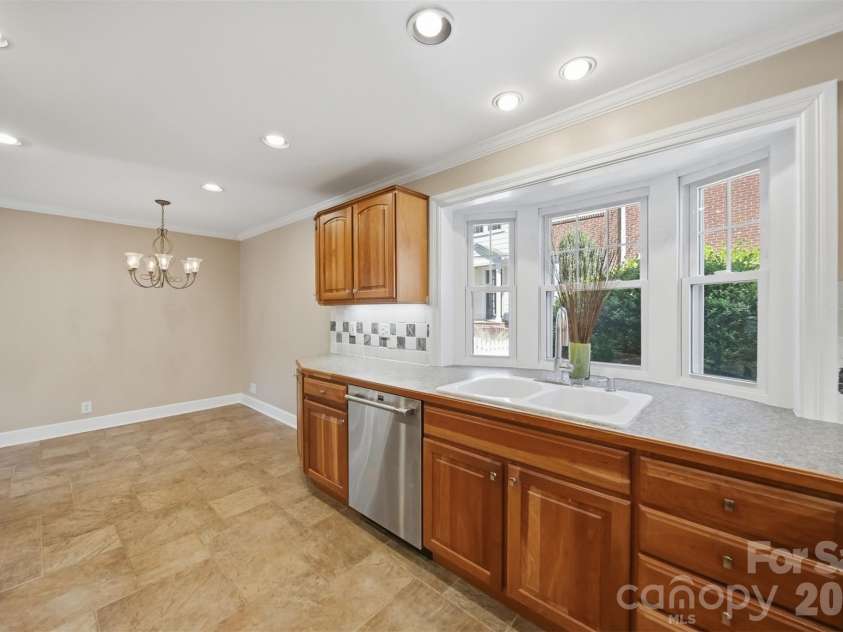 543 5th Street, Hickory, NC 28601.  MLS# CAR4372529, YatesRealty ID 15227. 