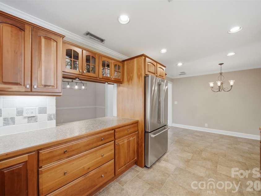 543 5th Street, Hickory, NC 28601.  MLS# CAR4372529, YatesRealty ID 15227. 