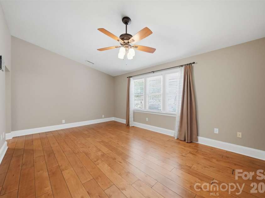 543 5th Street, Hickory, NC 28601.  MLS# CAR4372529, YatesRealty ID 15227. 