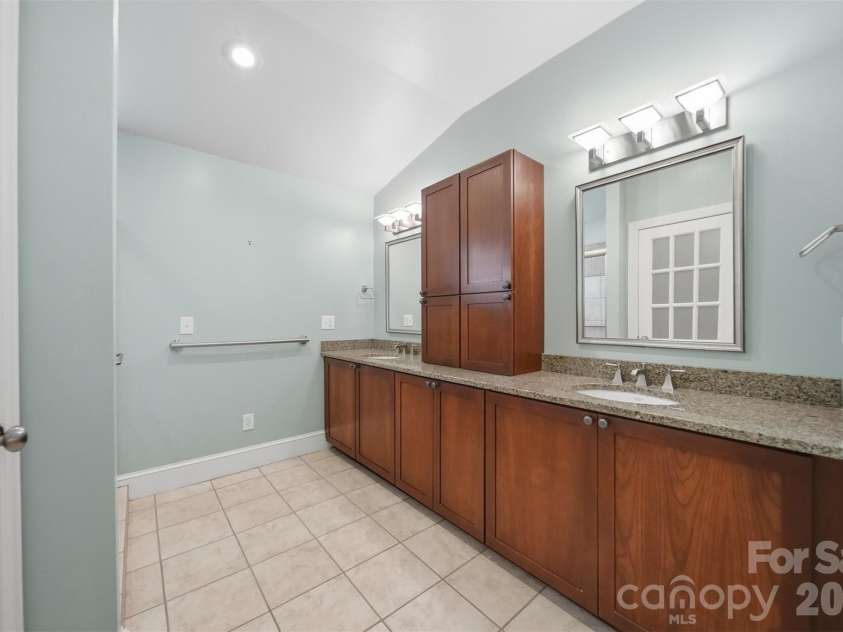 543 5th Street, Hickory, NC 28601.  MLS# CAR4372529, YatesRealty ID 15227. 